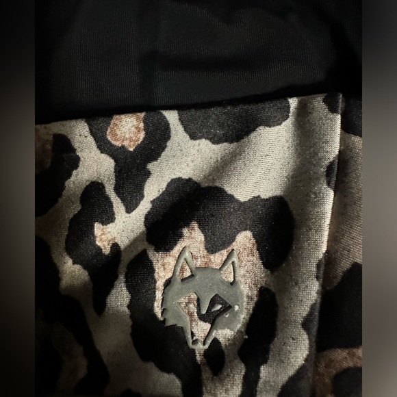 GREYSON leopard sports bra size XS - Picture 3 of 4